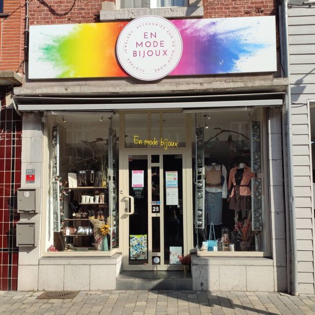 Retrait de l'ancienne enseigne, création de visuel et pose de la nouvelle 🌈

#enseigne #shop #shopping #Novaprint #novaprintbe #miseenpage #impression #toutsupport #creation #realisation #logo #projet #personnalisation #details #site #impressionenligne #design #designgraphic #graphisme