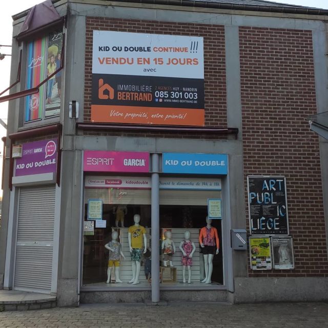 Pose d'un panneau publicitaire sur le haut de la façade d'une boutique 🔩

#facade #shop #shopping #Novaprint #novaprintbe #miseenpage #impression #toutsupport #creation #realisation #logo #projet #personnalisation #details #site #impressionenligne #design #designgraphic #graphisme