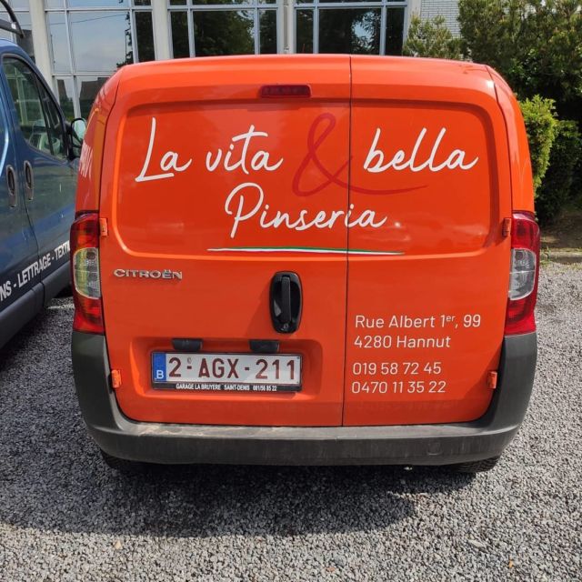 Réalisation, impression et lettrage d'une camionnette 🍕

#lettrage #véhicule #Novaprint #novaprintbe #miseenpage #impression #toutsupport #creation #realisation #projet #personnalisation #details #site #impressionenligne #design #designgraphic #graphisme 🍷