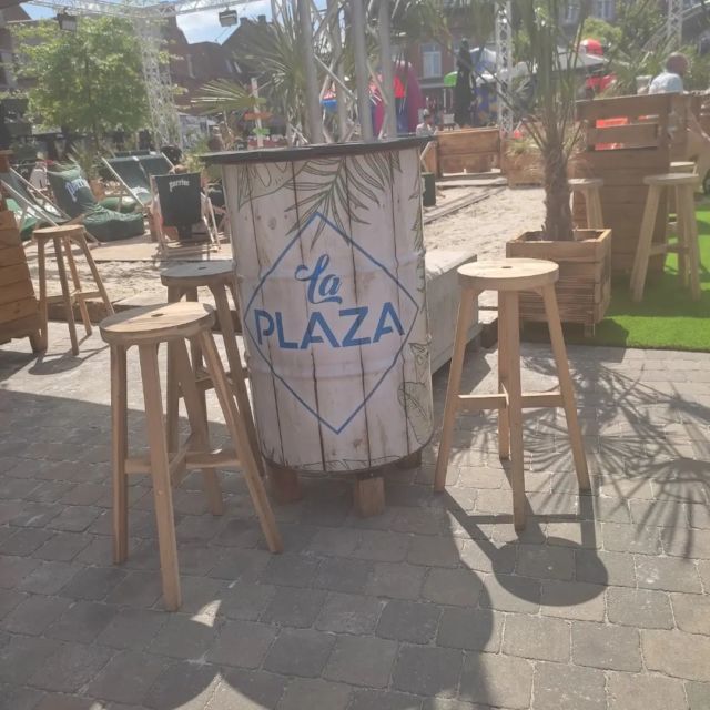 La Plaza est lancée sur la Grand place de Hannut jusqu'au 10 juillet.
Un petit cocktail? 🍹

Novaprint a réalisé le lettrage des fûts, découpe de pochoir, impression tarifs et des enseignes.